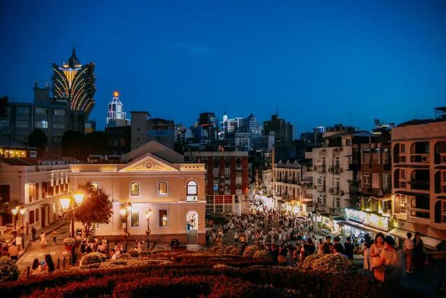 从高铁站步行几分钟，出境了！网友：原来如此丝滑