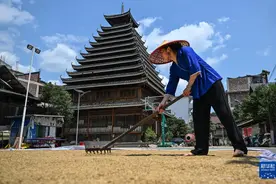 木楼歌海多耶情图片