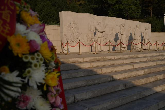 西山无名英雄广场瞻仰热潮不断，公园开启每日两次免费讲解