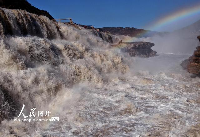 山西吉县：黄河壶口瀑布初冬时节景迷人