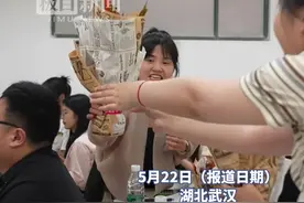 冲上热搜！武汉现大学毕业答辩真香现场图片