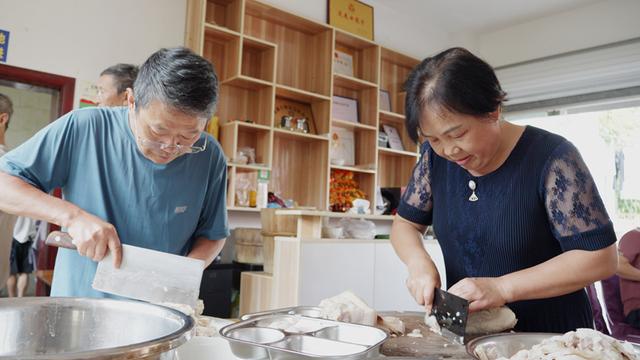 贵州大方：小村庄成了川南游客夏天的家