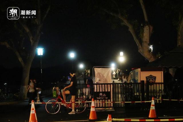刚下班的代驾、骑行等日出的年轻人，“凌晨四点的西湖”为什么火