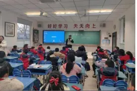 湖南长沙：开学季 交警入校“讲安全”图片