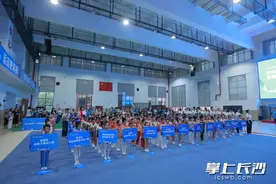 市运会最小运动员们比什么？快乐体操！图片