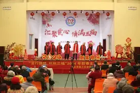 吃团年饭、自演春晚 福利院里年味儿浓图片