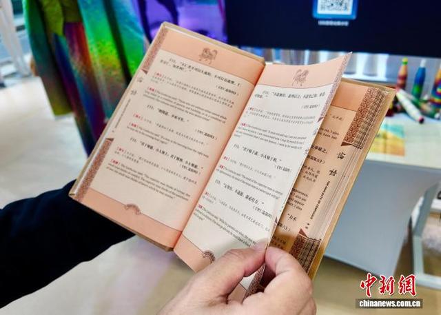 浙江柯桥：“黑科技”纺织品“预见未来”