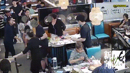 把手断裂 火锅店整壶高汤浇母女身上