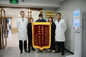 惊心动魄的24小时！26岁女儿捐肝救父，华山医院多学科携手救治重症肝衰竭患者图片
