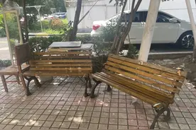“椅”旧换新，他们让居民“坐”享幸福生活图片