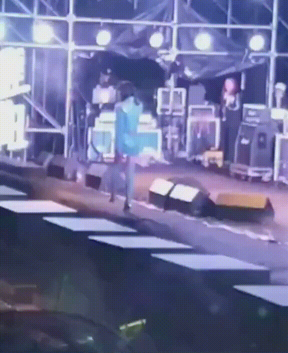 为何演出舞台总出意外