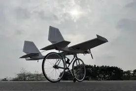 90后小伙手工打造“飞行自行车”，售价65000元！网友热议，淘宝回应：“直接来上班吧”图片