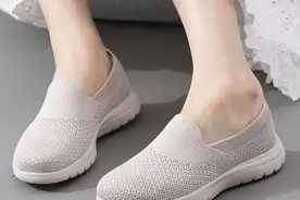 不用弯腰的宠爱！大热的熊猫鞋、蕾丝健步鞋，承包夏日舒适，给足尖呼吸感图片