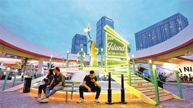 西宁年轻人 为何对这里情有独钟 千人打卡   定格西宁时尚新地标