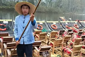 武夷山竹筏工一头扎进冰冷溪水，获众多网友点赞……图片