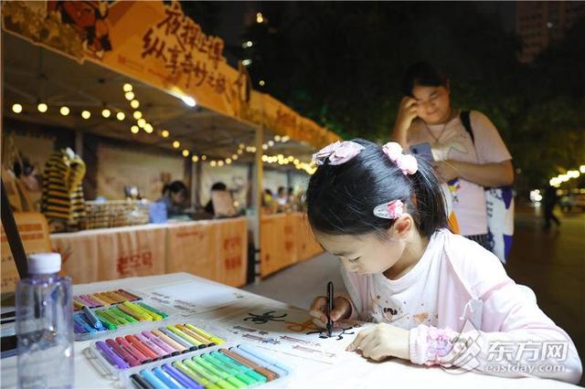 直击上博“168小时嘉年华”首日！夜场票已全部售罄 | 组图