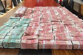 男子帮老板护送800万元现金，半路趁同伴下车上厕所，开车卷款跑了！图片