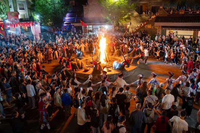 青睐绵阳 ‖ 所有人免门票！九皇山非遗羌历年狂欢开启，吃羌宴刮黄金嗨不停！