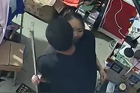 山东大哥下水救人，回家紧紧抱住妻子视频走红图片