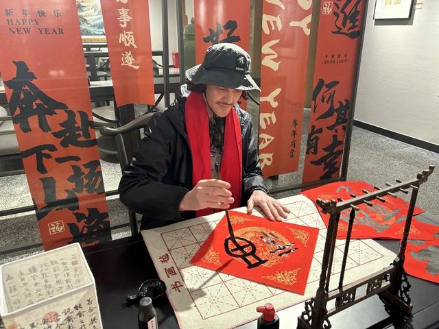 汤口小镇有面“世界来信墙”