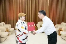 歌手韩红，有新身份图片