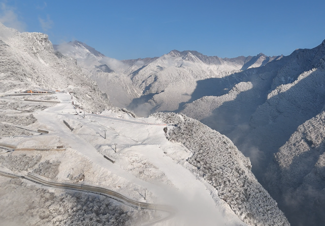 青睐绵阳 || 冰雪奇观+雪地撒欢！平武虎牙滑雪场即将开放，这个冬天等你来畅玩~