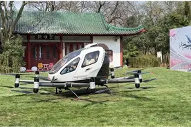 武汉东湖景区可乘无人驾驶飞机空中赏樱：系全国首创，乘坐体验平稳舒适，连片樱花尽收眼底图片