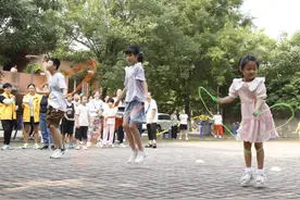 潮评丨小学“跳”出世界冠军 校园体育场地小亦可有为图片