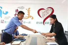 村规民约侵犯外嫁女合法权益？改！图片