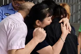 广州猎德村一女子22年前煮面时2岁女儿丢失！警方帮助团圆图片