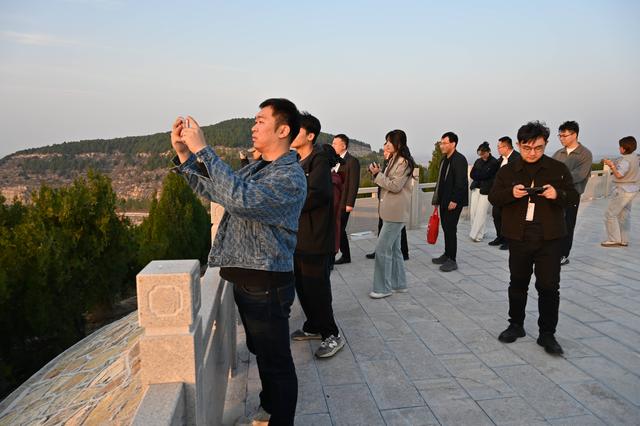 沿着黄河遇见海 | 采访团走进东平黄河文化广场：观三水交汇处的文明灯塔