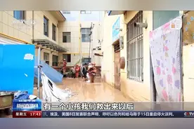 陕西一地突遭大暴雨，200多辆车被冲上街头，街道被堵，还有商铺被淹！图片