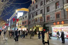 涌入上海的韩国年轻人：逛街打卡拍照 为吃羊肉串等到凌晨图片