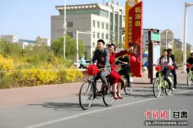 张掖临泽县“单车婚礼”甜爆全城图片