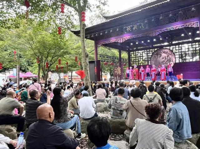 2025年国庆中秋假日第三天文化和旅游市场情况综述