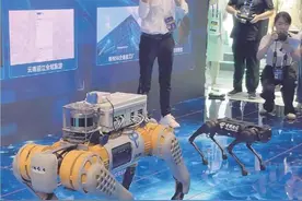 挖掘机器人可任意地点远程“干活” 自动驾驶重卡视野无盲区图片