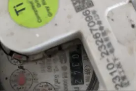 水管漏水半年，累计损失水费近500元！该由谁来埋单？图片