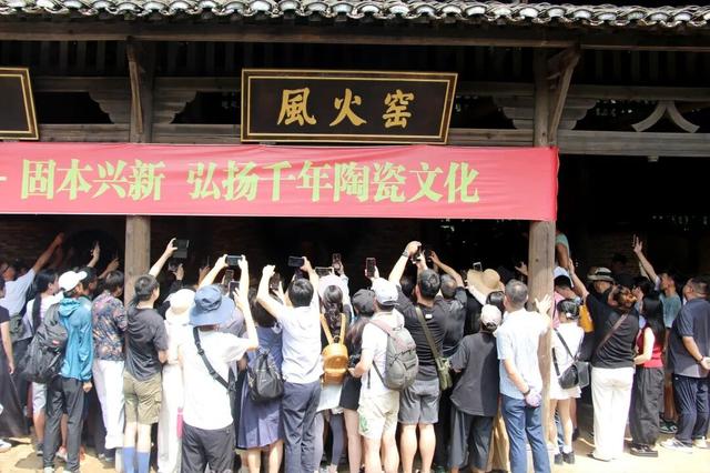 祥狮献瑞贺开窑，活态传承现珍宝