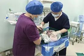 贵州64岁超高龄产妇成功产子，医生50分钟做完手术，男婴4斤8两状况良好图片