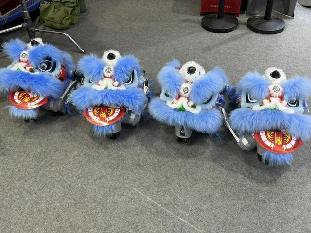 王兴兴现身谈机器人发展 智元宇树华为产品吸睛 中国移动在这场大会上官宣“AI+”战略升级