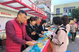 海口市秀英区开展2024年“世界艾滋病日”主题宣传活动图片