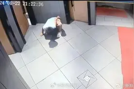 男孩进女厕趴地偷窥被抓包，家长回复震惊网友！图片