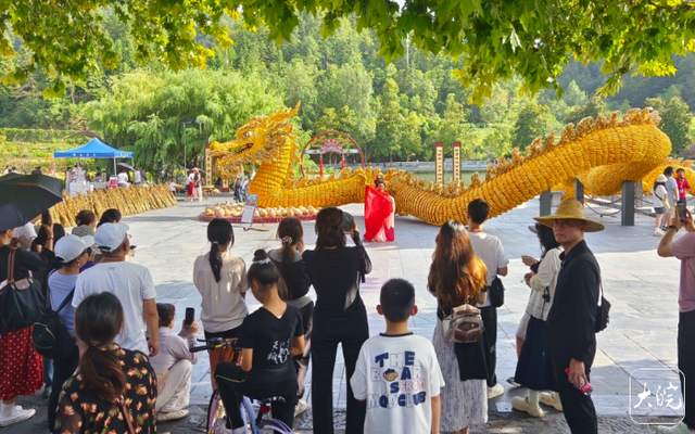 十一假期首日，黟县宏村西递人气旺