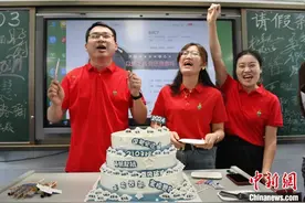 长沙一学校为高考生花式送祝福图片