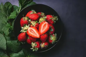 今日健康丨原来吃草莓有这么多好处 你知道怎么清洗更干净吗？图片