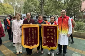百岁老人护理的暖心事图片