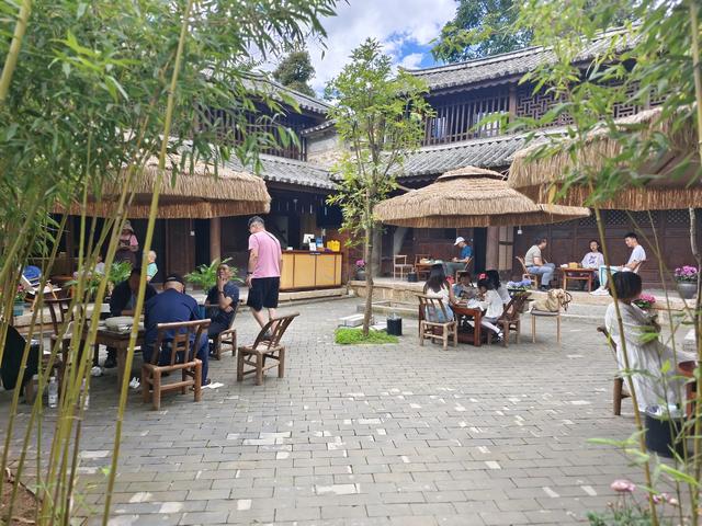 旅居大理丨凤阳邑：马蹄声唤醒的艺术新生