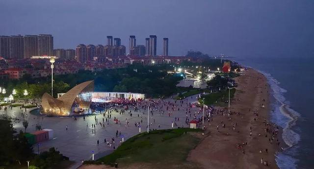 南海新区：夏夜清凉好去处 赶海烧烤舞不停