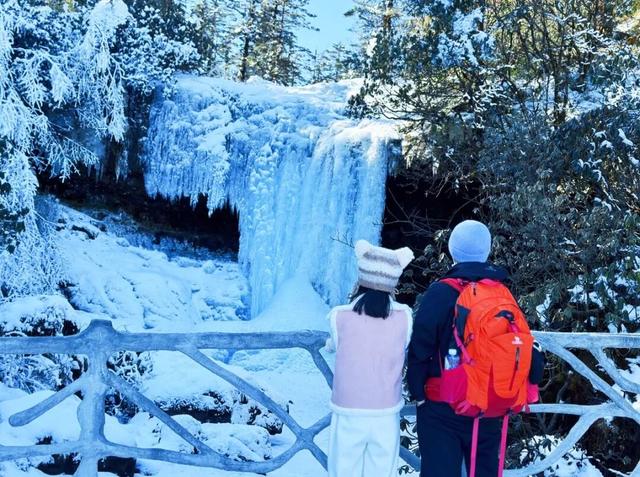 谁还没冲？快来瞧瞧冬日瓦屋山有多好玩！