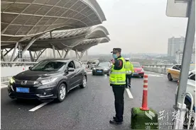 春节服务不断档 武汉站客流再创新高图片